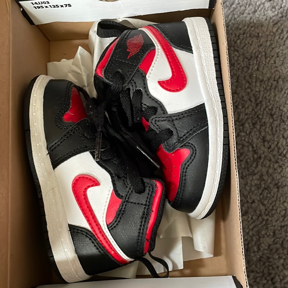 Baby Jordan’s size 5 still in box